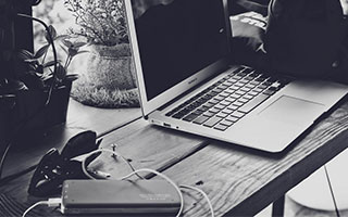 攀上高枝！比亚迪重金赞助曼城，网友调侃：王钰栋有望踢欧冠